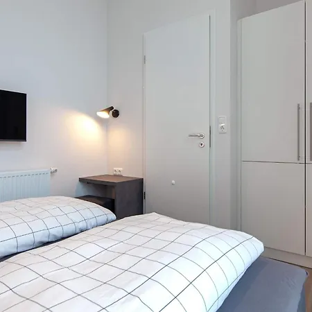In For 4 Apartment *